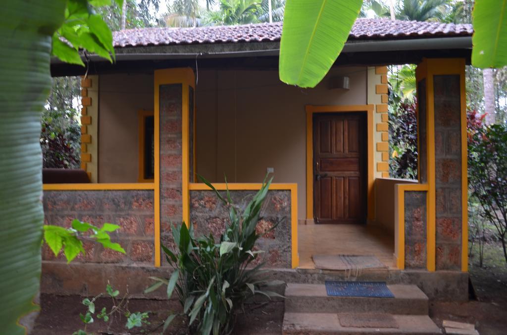 Dudhsagar Plantation Villa Cormonem Szoba fotó