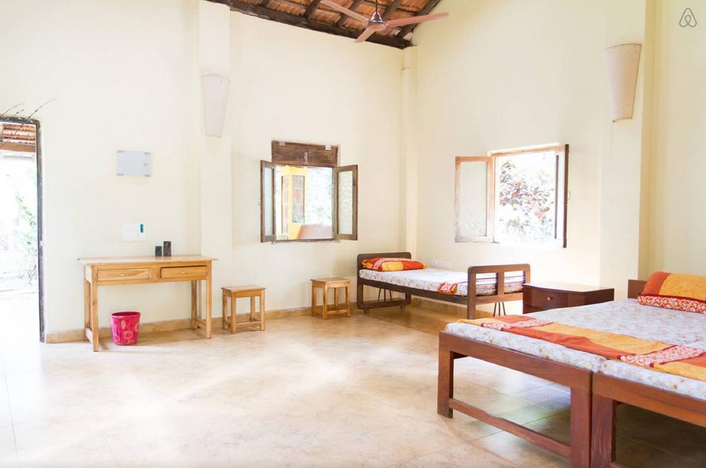 Dudhsagar Plantation Villa Cormonem Szoba fotó